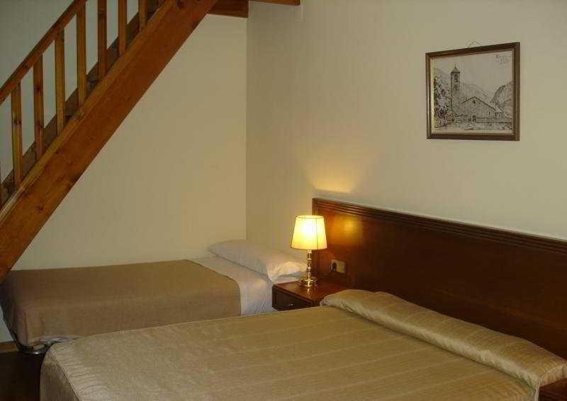 Hotel Santa Barbara De La Vall D'Ordino Pokoj fotografie